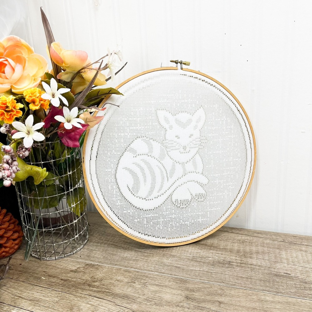Vintage White Lace Cat Embroidery Hoop Wall Art 12 Inch Round Wood Frame Decor‎